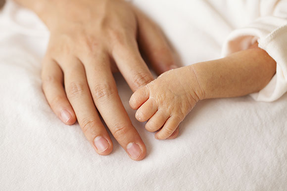 Senado aprova aumento da licença-maternidade por até 1 ano para mães de prematuros